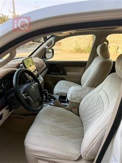 تۆیۆتا لاند کروزەر